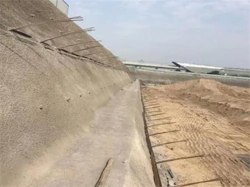 突泉河道边坡加固